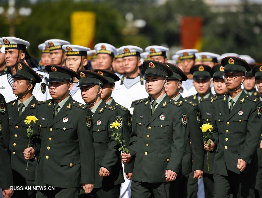 Церемония поминовения павших национальных героев прошла на площади Тяньаньмэнь 