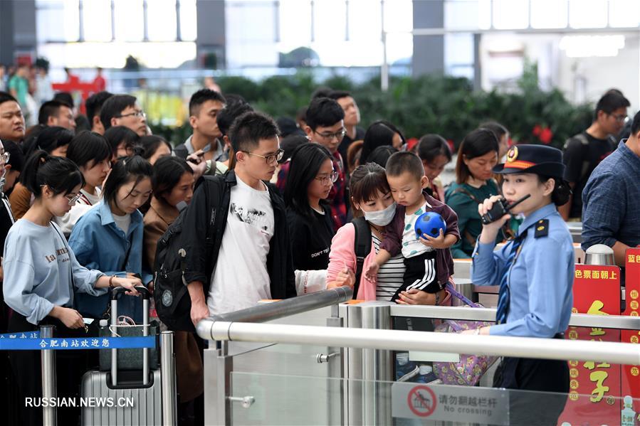 В Китае зафиксирован пик обратных пассажирских перевозок в связи с окончанием каникул по случаю Национального праздника