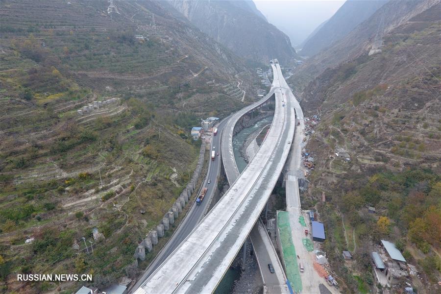 Завершено смыкание моста на скоростной автомагистрали в провинции Сычуань