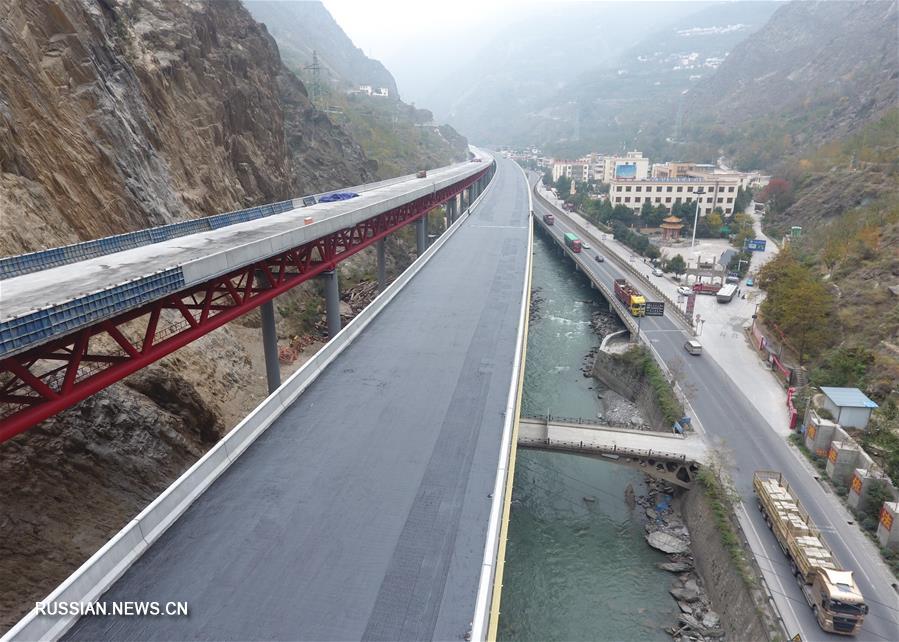 Завершено смыкание моста на скоростной автомагистрали в провинции Сычуань