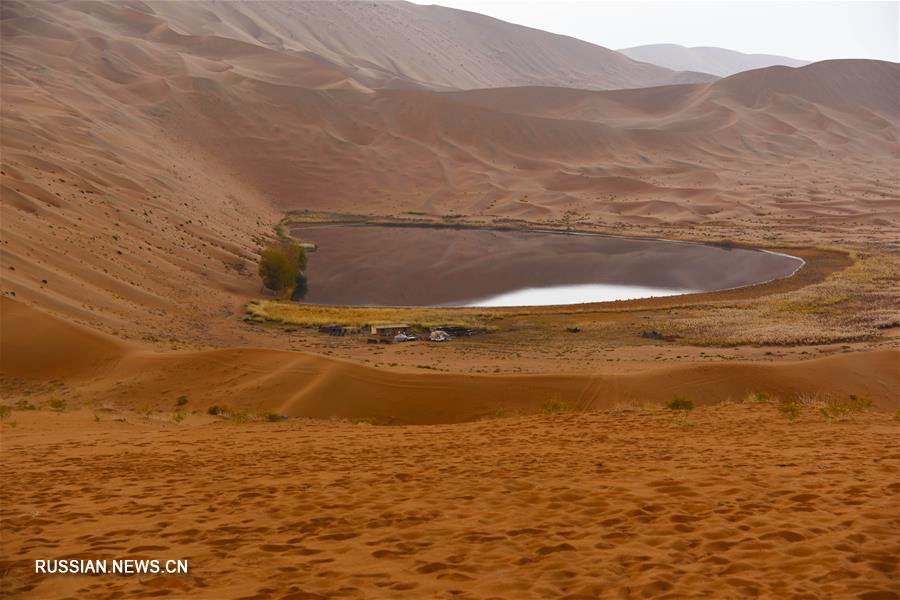 Пустыня Бадын-Джаран на севере Китая