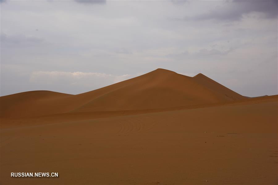 Пустыня Бадын-Джаран на севере Китая