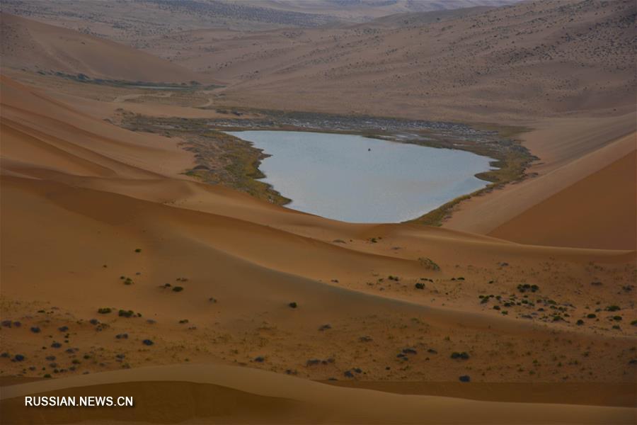Пустыня Бадын-Джаран на севере Китая