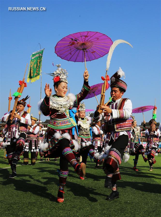 Традиционный праздник народности мяо в уезде Жуншуй 
