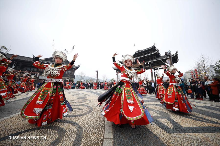 Традиционный праздник народности мяо в уезде Даньчжай провинции Гуйчжоу