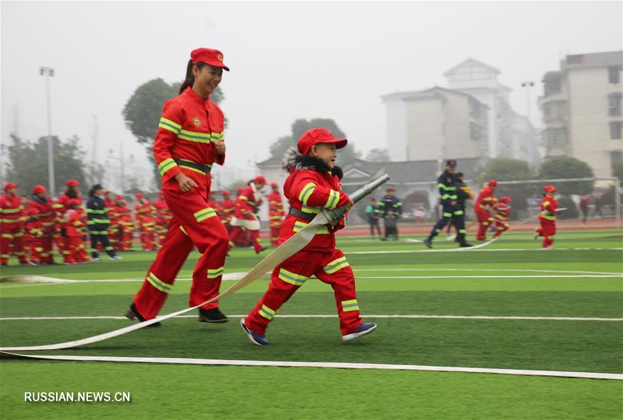 Урок противопожарной безопасности в одном из детских садов города Чжанцзяцзе