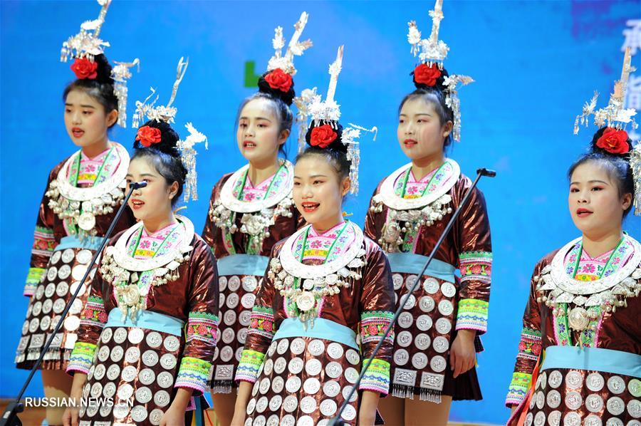 Конкурс песни по случаю Нового года у народности дун
