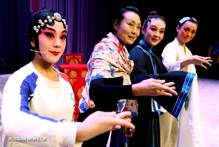 Молодежную версию традиционной хэбэйской оперы "Цинь Сянлянь" представили в Шицзячжуане