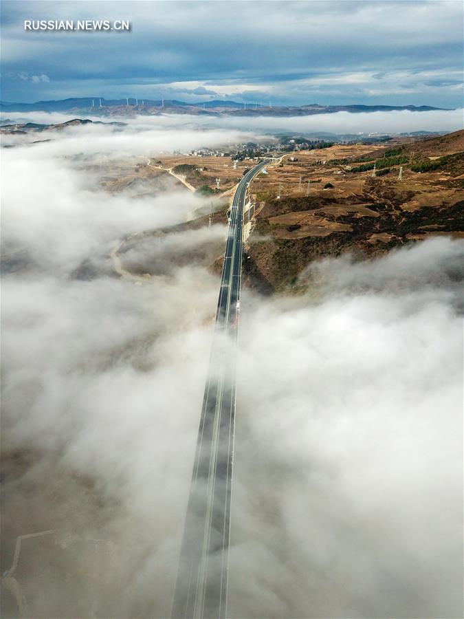 В провинции Гуйчжоу открыли движение по автодороге Люпаньшуй -- Вэйнин