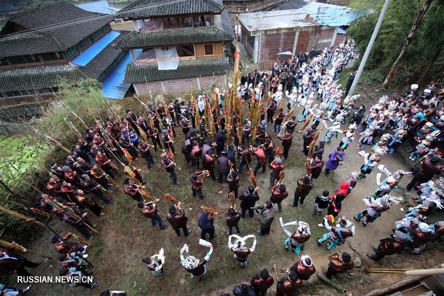 Празднование мяоского Нового года в уезде Жуншуй