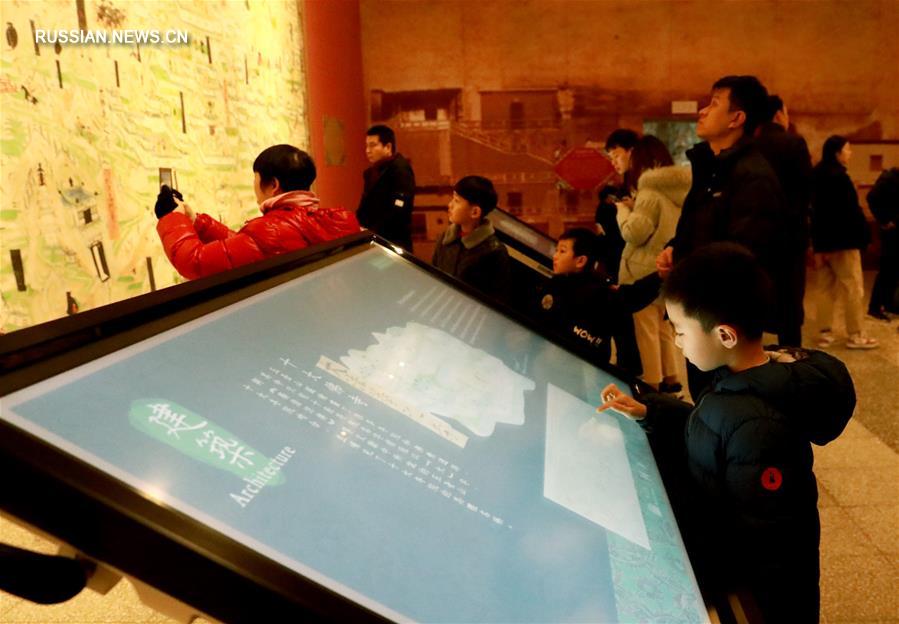 В Хэбэйском музее открылась цифровизированная выставка "Дуньхуан теперь неподалеку"