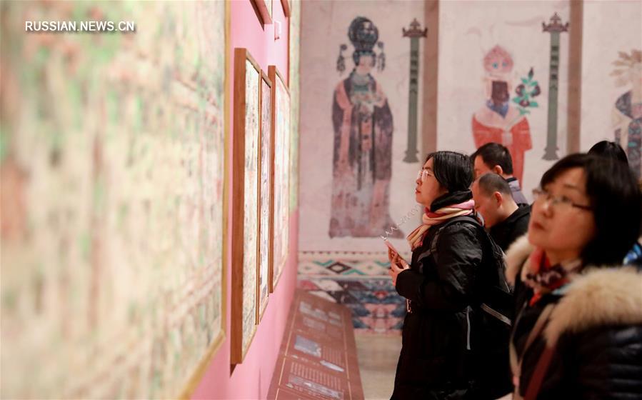 В Хэбэйском музее открылась цифровизированная выставка "Дуньхуан теперь неподалеку"