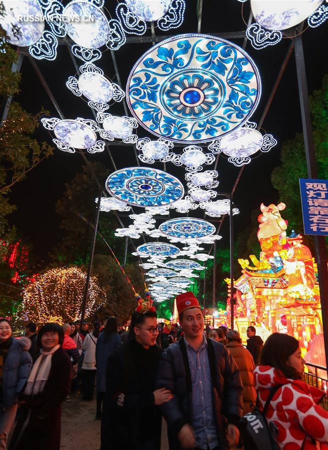 Фестиваль фонариков в провинции Сычуань