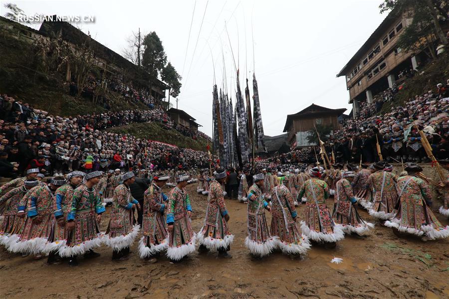Празднование Гуцзанцзе в провинции Гуйчжоу