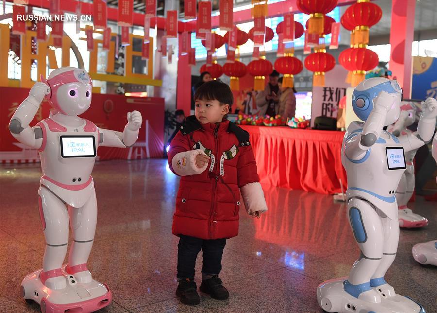 Праздничная атмосфера на Южном вокзале Нанкина