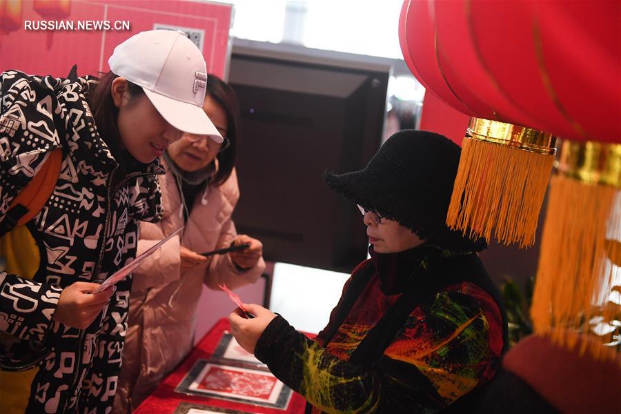 Праздничная атмосфера на Южном вокзале Нанкина