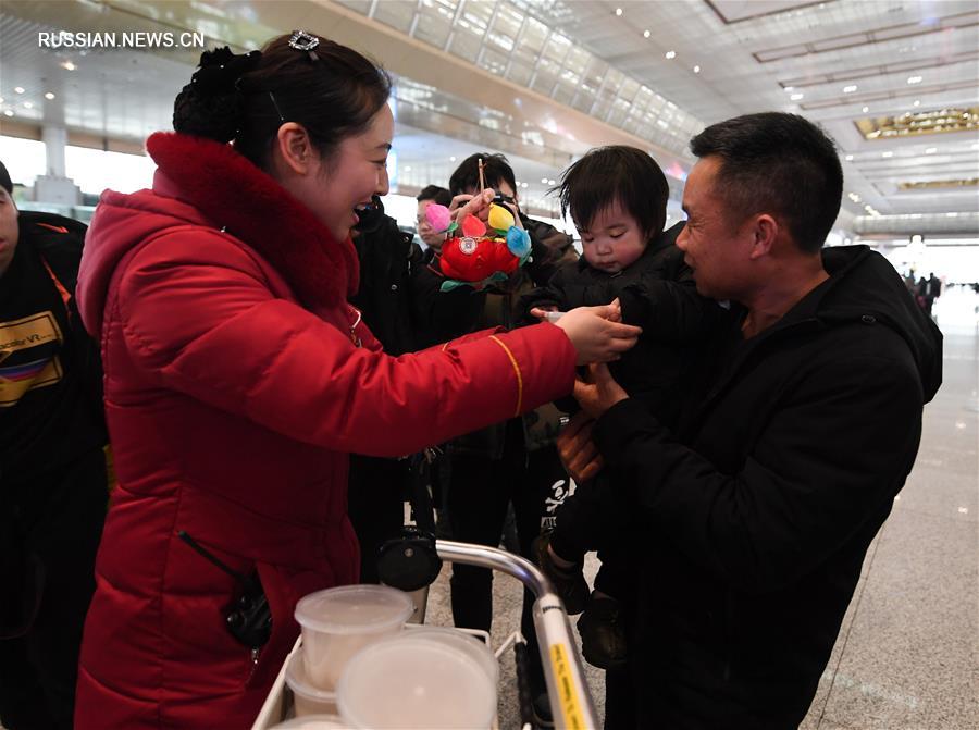 Праздничная атмосфера на Южном вокзале Нанкина