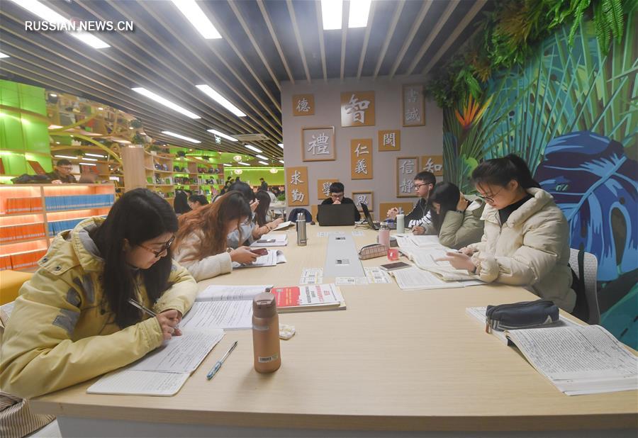 Круглосуточный читальный зал в Фуцзяньском педагогическом университете