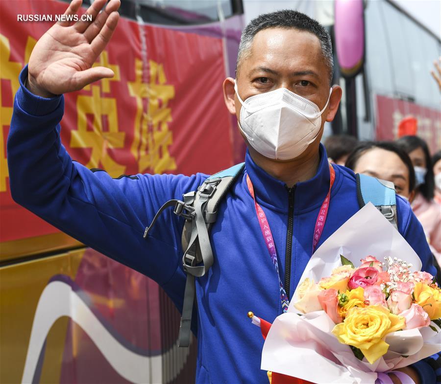 Часть направленных в г. Шиянь пров. Хубэй медиков из ГЧАР вернулась в г. Наньнин