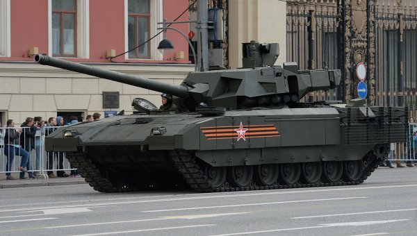 Танк Т-14 на гусеничной платформе Армата во время репетиции военного парада в Москве в ознаменование 70-летия Победы в Великой Отечественной войне 1941-1945 годов