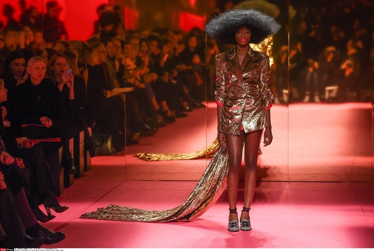 Показ коллекции Schiaparelli в рамках недели высокой моды в Париже. 2015 год