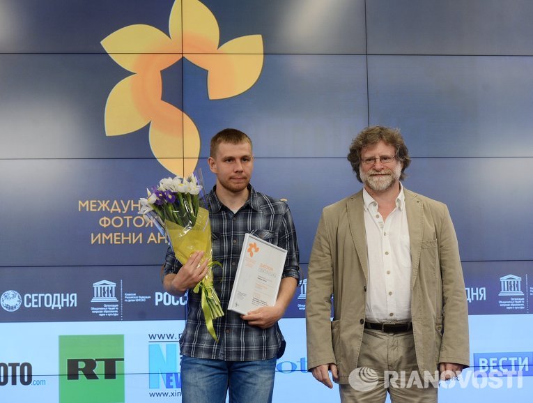 Победитель Международного конкурса фотожурналистики имени Андрея Стенина Алексей Лощилов и Григорий Дукор