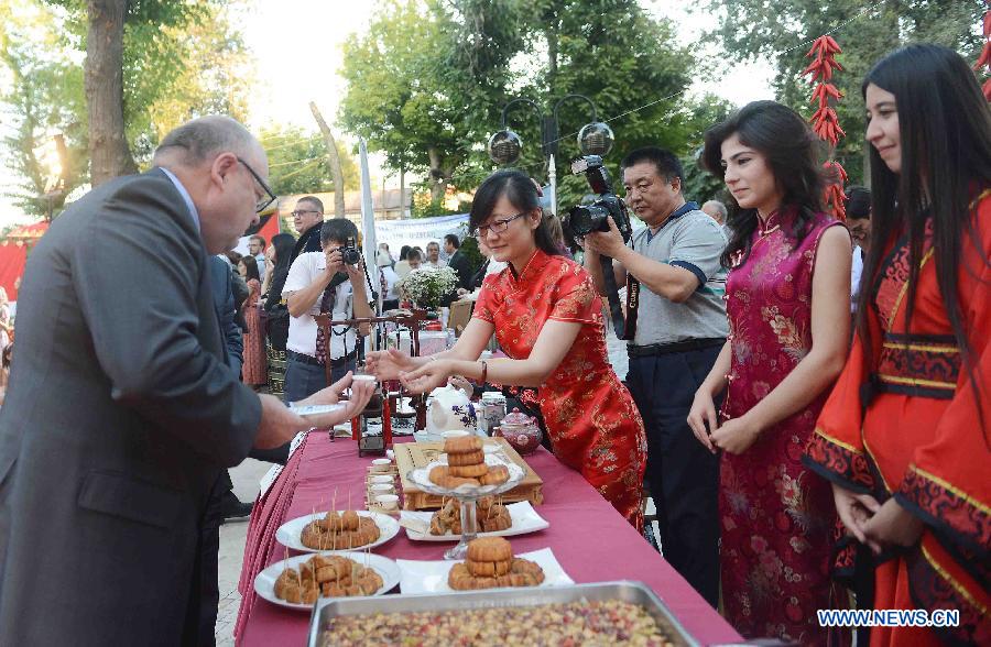 （XHDW）（1）中国美食亮相乌兹别克斯坦传统美食文化节