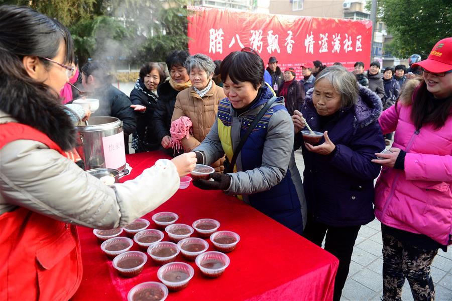 （晚报）（2）腊八粥把爱传递