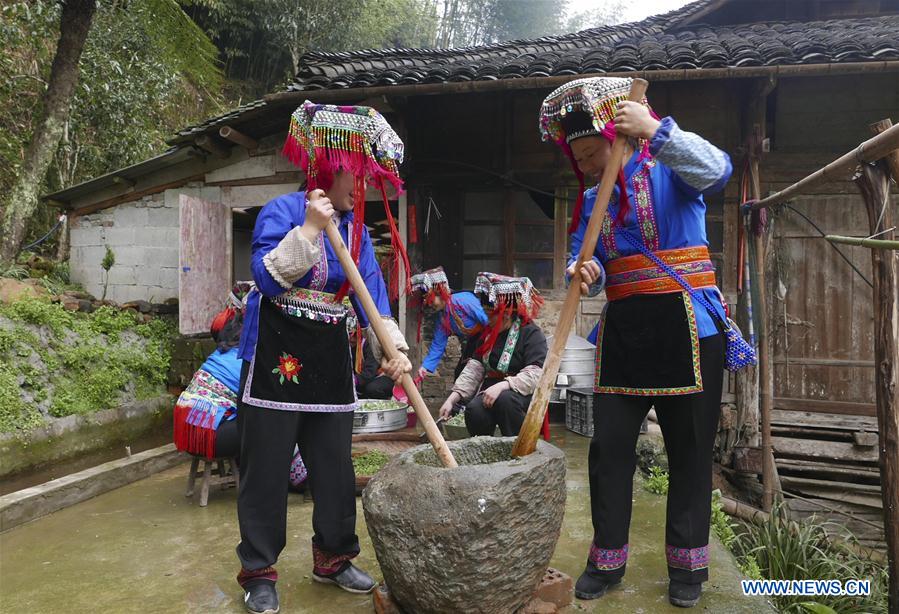 #（图片故事）（7）艾粑飘香春日瑶寨