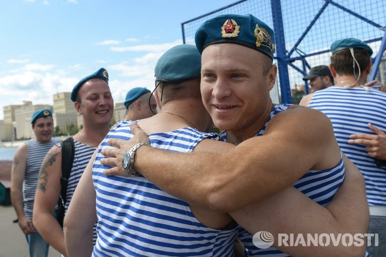 Празднование Дня ВДВ в городах России