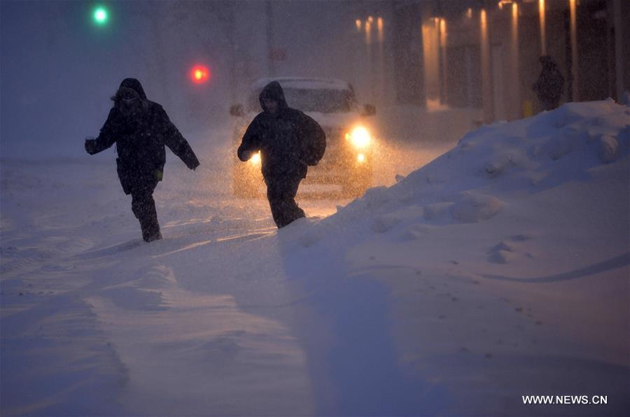 （国际）（5）强暴风雪席卷美东北部 至少12人死亡