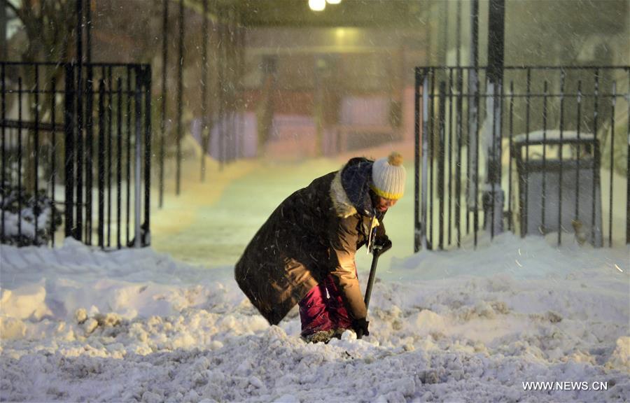 （国际）（3）强暴风雪席卷美东北部 至少12人死亡