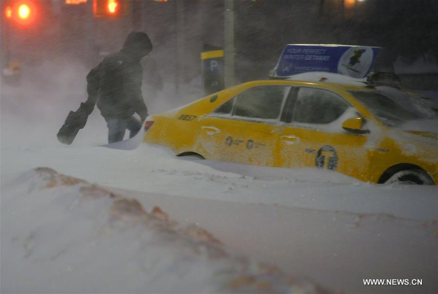 （XHDW）（3）强暴风雪席卷美东北部 至少12人死亡