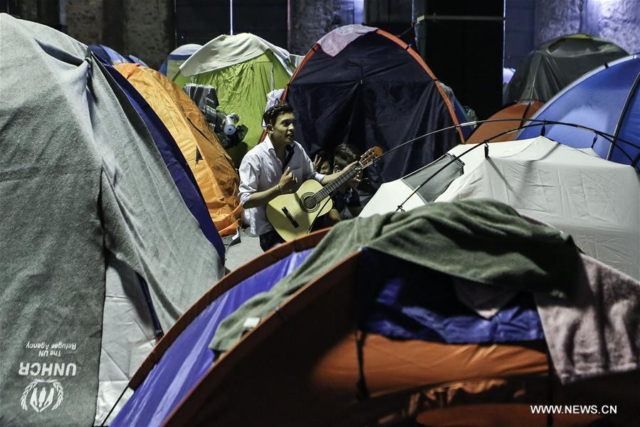 GREECE-PIRAEUS-REFUGEES-TOURISM