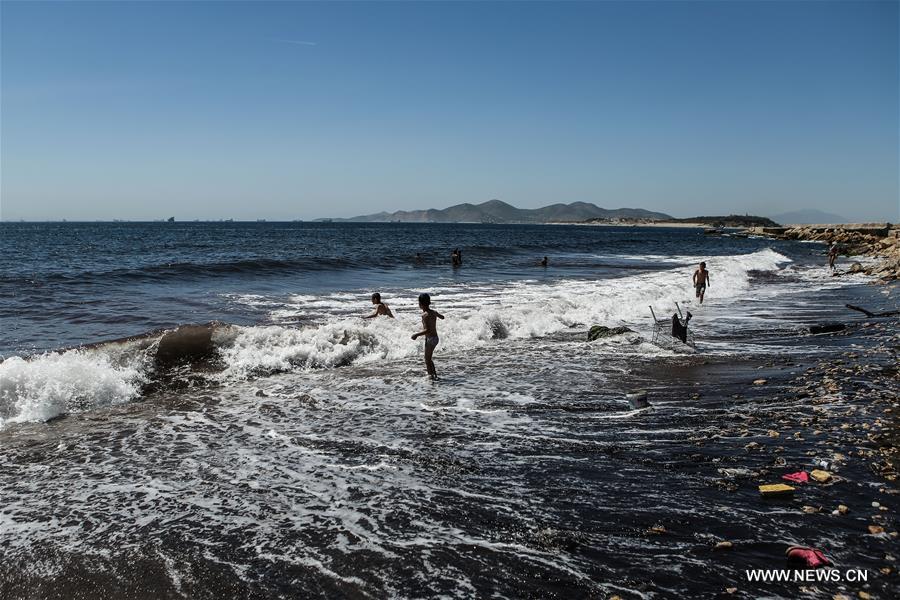 GREECE-PIRAEUS-REFUGEES-TOURISM