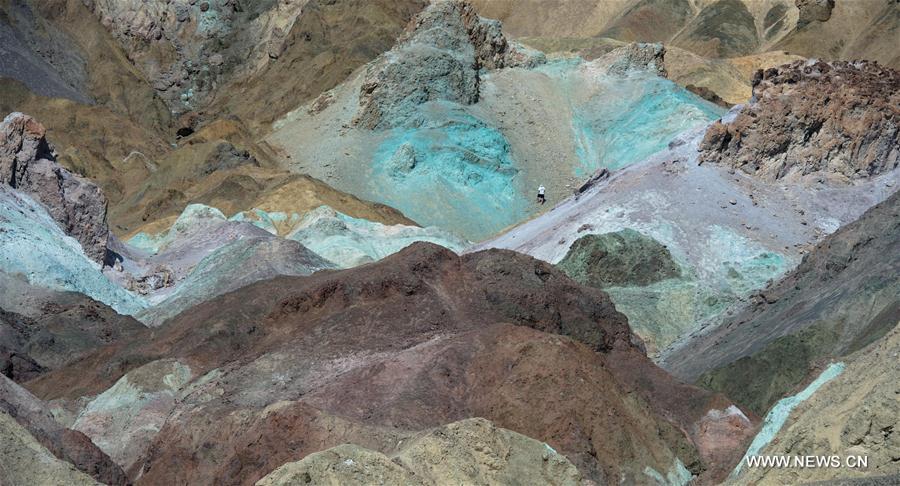 U.S.-DEATH VALLEY NATIONAL PARK-SCENERY