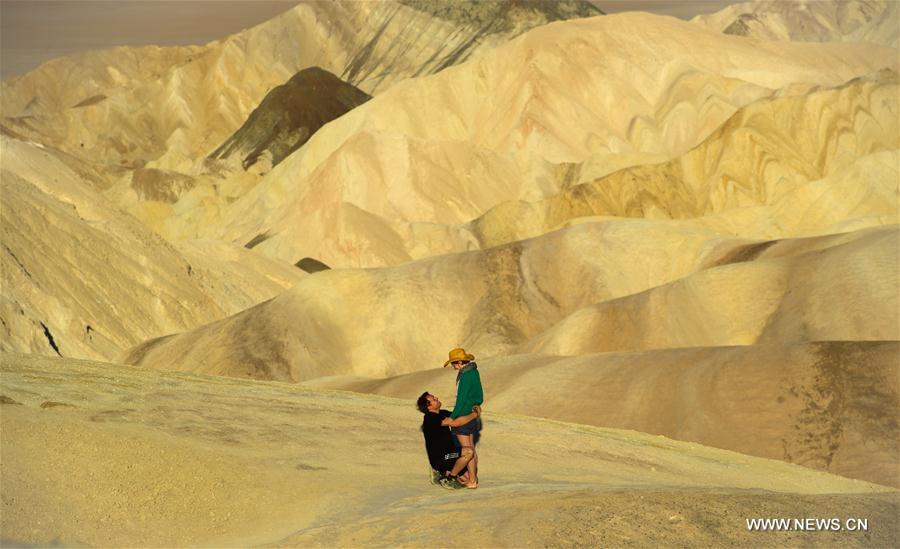 U.S.-DEATH VALLEY NATIONAL PARK-SCENERY