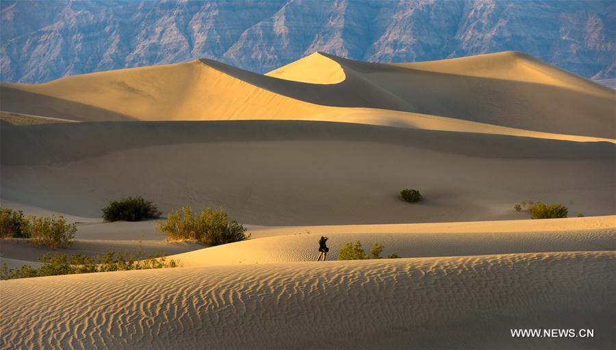 U.S.-DEATH VALLEY NATIONAL PARK-SCENERY