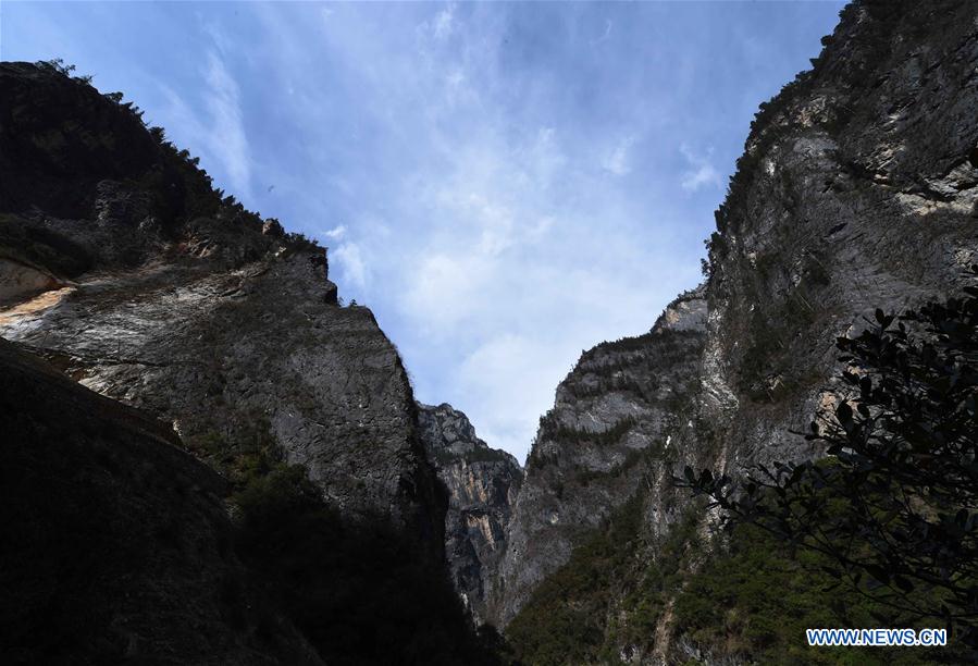 （美丽中国）（1）雄奇壮美的香格里拉大峡谷