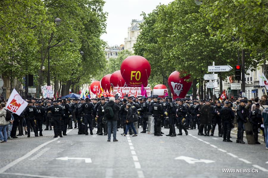 Во Франции прошли многотысячные протесты против трудовой реформы 