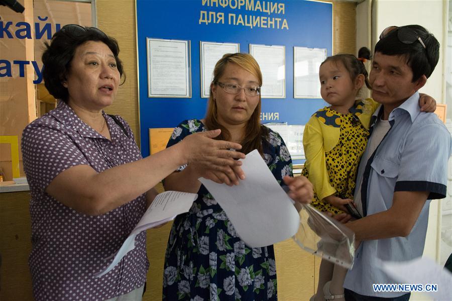 Китайский центр помощи в Кыргызстане подарил девочке возможность слышать мир