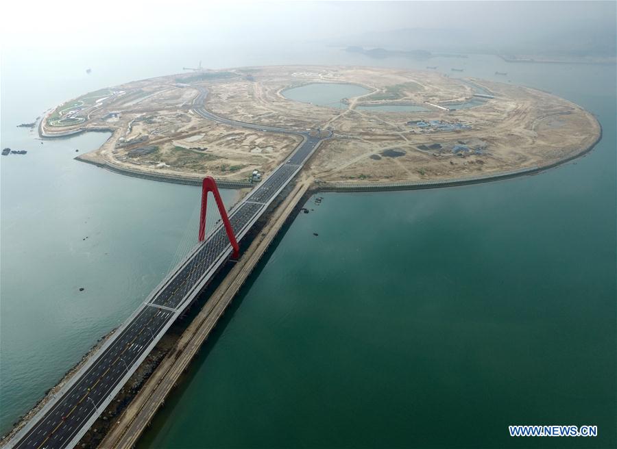 （经济）（2）我国首个大型离岸式人工岛双鱼岛大桥建成通车