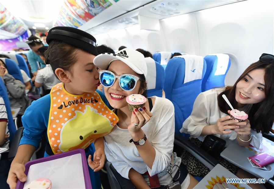 （晚报）（2）“小小乘务员”带你飞向“魔法王国”