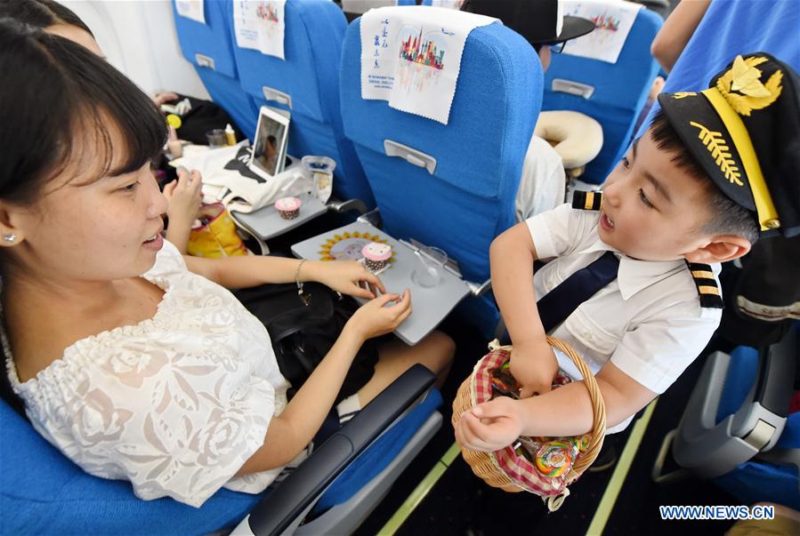 （晚报）（3）“小小乘务员”带你飞向“魔法王国”