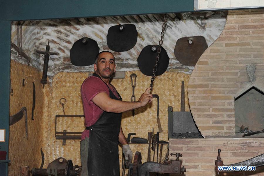 Кузнец Шакир Камалов из Бухары