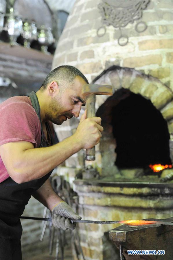 Кузнец Шакир Камалов из Бухары