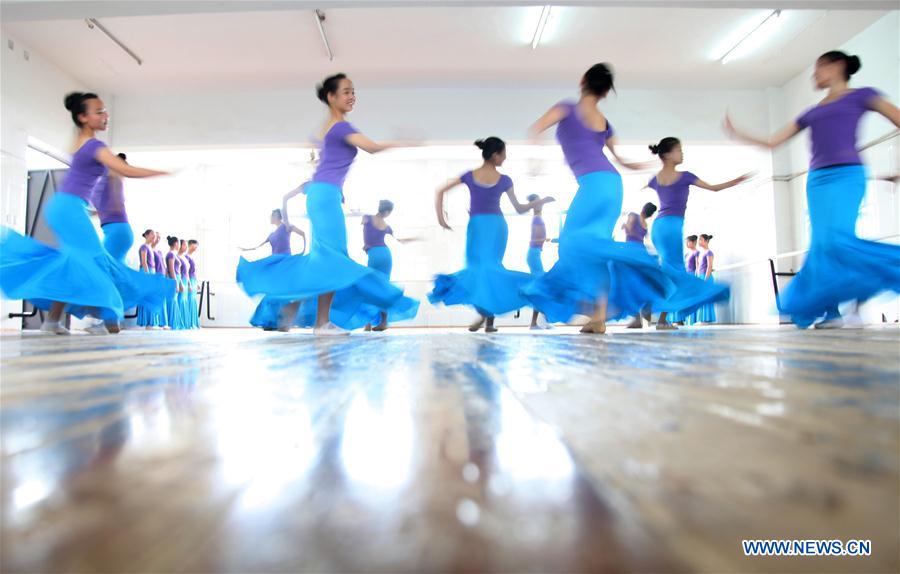 Танцевальный класс в Хэнъянском институте искусств