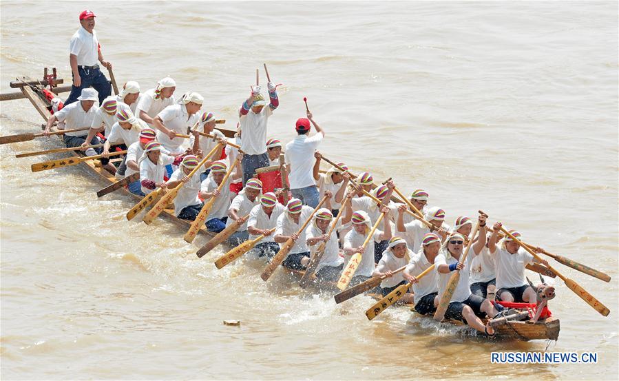 Гонка на лодках-драконах в Наньчане