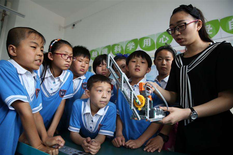 Инновационное образование с помощью роботов в провинции Хэбэй