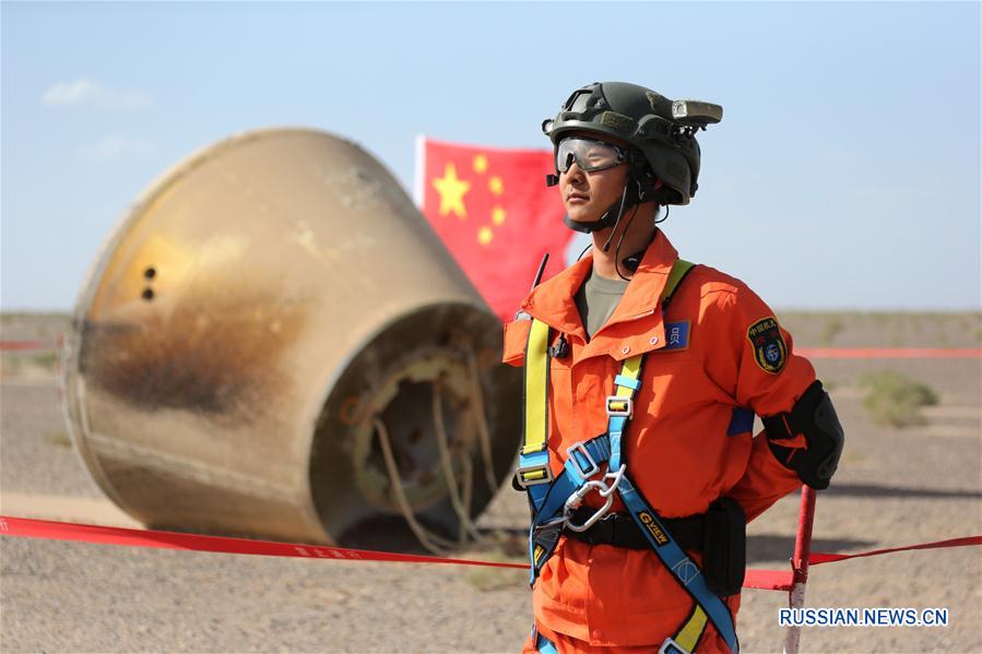 Возвращаемая капсула многофункционального космического аппарата доставлена на Цзюцюаньский  космодром